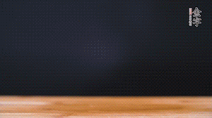 老豆腐切小塊。