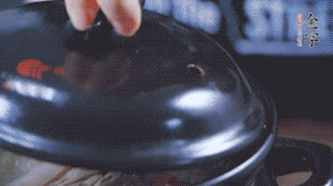 大火煮沸后，小火慢燉1～1.5個小時。