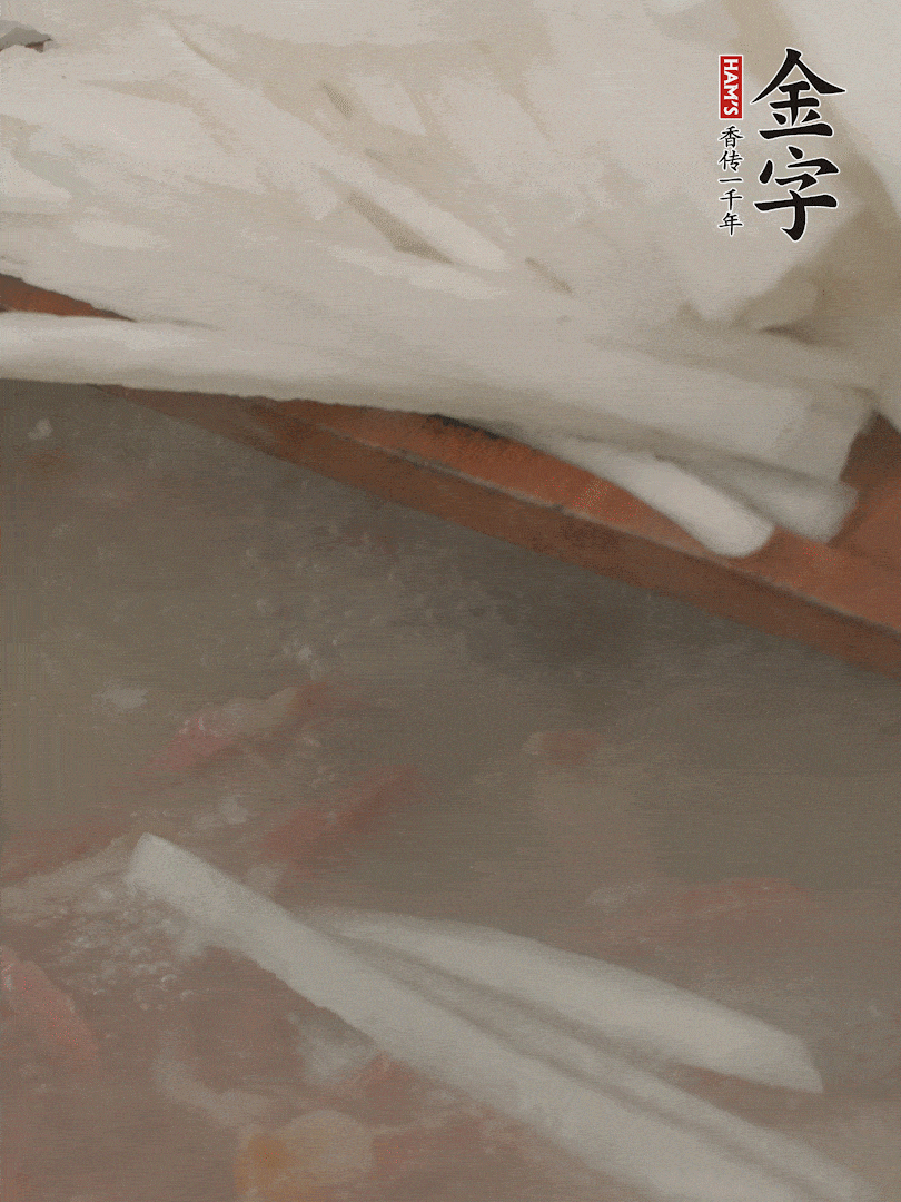 放蘿卜絲，燉5分鐘。