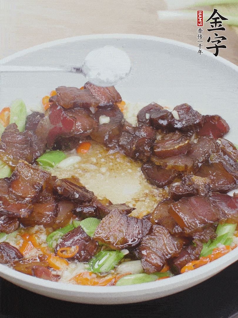 下醬油肉，一點(diǎn)生抽、白糖調(diào)味。