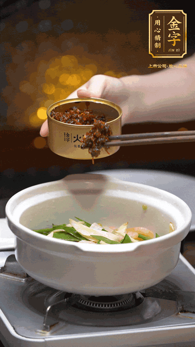 蝦仁、XO醬，猛火翻炒均勻