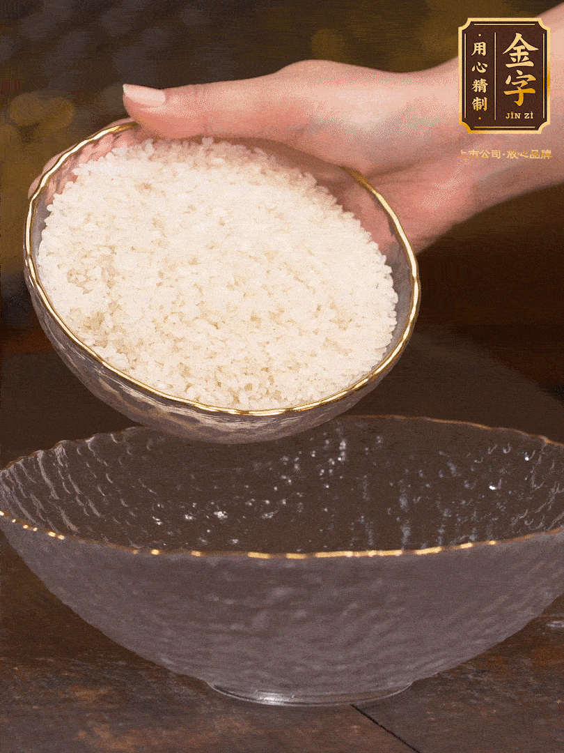 大米洗凈，浸泡1小時(shí)