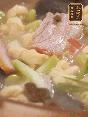 最后加一點(diǎn)蠔油、雞精調(diào)味