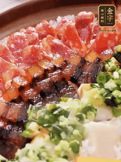 淋上蔥姜醬和少許醬油，攪拌均勻